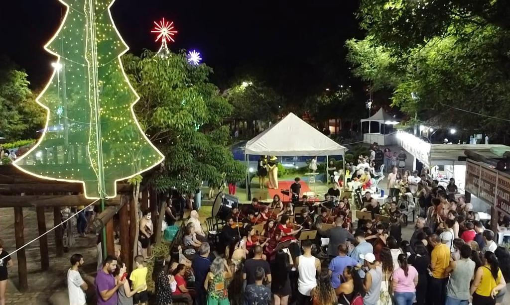 Praça da Bíblia recebe cerca de 5 mil poaenses durante o “Acender das Luzes  de Natal” - Prefeitura Municipal de Poá